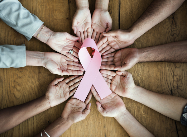Καρκίνος του Μαστού: Πώς πρέπει να αντιδρά το περιβάλλον της γυναίκας που νοσεί και τι πρέπει να κάνει η ίδια η γυναίκα